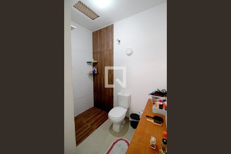 Banheiro da Suíte 1   de casa de condomínio à venda com 2 quartos, 191m² em Vila das Oliveiras, Taboão da Serra