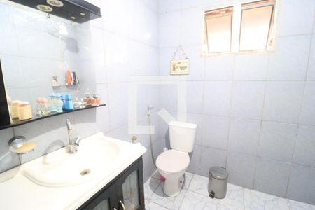 Casa à venda com 200m², 3 quartos e sem vaga Casa à venda com 200m², 3 quartos e sem vagaBanheiro