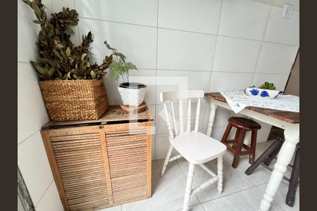 Casa à venda com 200m², 3 quartos e sem vaga Casa à venda com 200m², 3 quartos e sem vagaCozinha