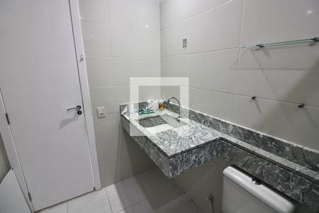 Casa de condomínio à venda com 300m², 4 quartos e 2 vagas Casa de condomínio à venda com 300m², 4 quartos e 2 vagasBanheiro da Suíte 2