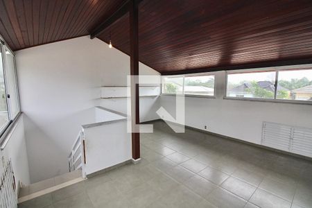 Casa de condomínio à venda com 300m², 4 quartos e 2 vagas Casa de condomínio à venda com 300m², 4 quartos e 2 vagasSótão