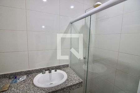 Casa de condomínio à venda com 300m², 4 quartos e 2 vagas Casa de condomínio à venda com 300m², 4 quartos e 2 vagasBanheiro de serviço