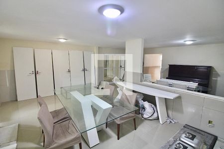 Casa de condomínio à venda com 300m², 4 quartos e 2 vagasSala