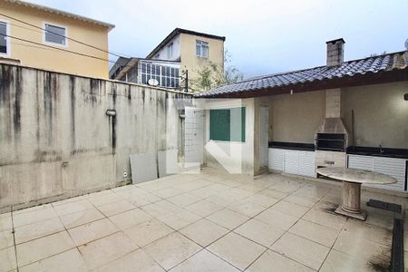 Casa de condomínio à venda com 300m², 4 quartos e 2 vagas Casa de condomínio à venda com 300m², 4 quartos e 2 vagasÁrea externa