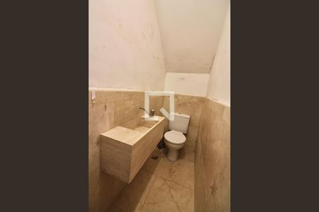 Casa de condomínio à venda com 300m², 4 quartos e 2 vagas Casa de condomínio à venda com 300m², 4 quartos e 2 vagasLavabo