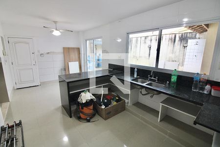 Casa de condomínio à venda com 300m², 4 quartos e 2 vagas Casa de condomínio à venda com 300m², 4 quartos e 2 vagasCozinha