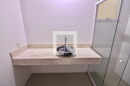 Casa de condomínio à venda com 300m², 4 quartos e 2 vagas Casa de condomínio à venda com 300m², 4 quartos e 2 vagasBanheiro da Suíte 1