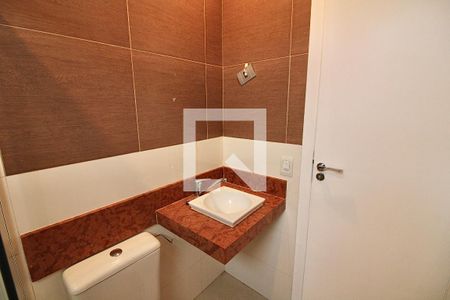 Casa de condomínio à venda com 300m², 4 quartos e 2 vagas Casa de condomínio à venda com 300m², 4 quartos e 2 vagasBanheiro Social