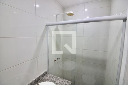 Casa de condomínio à venda com 300m², 4 quartos e 2 vagas Casa de condomínio à venda com 300m², 4 quartos e 2 vagasBanheiro de serviço