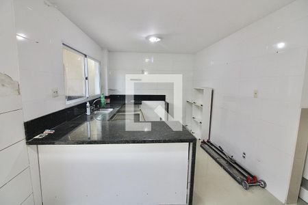 Casa de condomínio à venda com 300m², 4 quartos e 2 vagas Casa de condomínio à venda com 300m², 4 quartos e 2 vagasCozinha