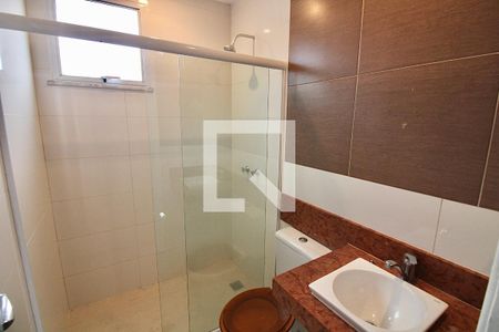 Casa de condomínio à venda com 300m², 4 quartos e 2 vagas Casa de condomínio à venda com 300m², 4 quartos e 2 vagasBanheiro Social