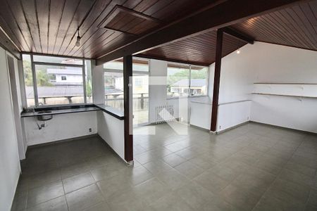 Casa de condomínio à venda com 300m², 4 quartos e 2 vagas Casa de condomínio à venda com 300m², 4 quartos e 2 vagasSótão