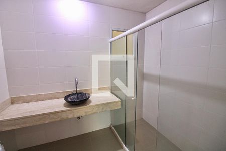 Casa de condomínio à venda com 300m², 4 quartos e 2 vagas Casa de condomínio à venda com 300m², 4 quartos e 2 vagasBanheiro da Suíte 1