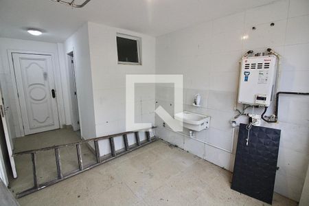 Casa de condomínio à venda com 300m², 4 quartos e 2 vagas Casa de condomínio à venda com 300m², 4 quartos e 2 vagasÁrea de Serviço