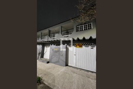 Casa à venda com 120m², 3 quartos e 1 vaga Casa à venda com 120m², 3 quartos e 1 vagaFachada