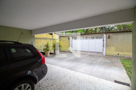 Casa à venda com 330m², 5 quartos e 5 vagas Casa à venda com 330m², 5 quartos e 5 vagasGaragem