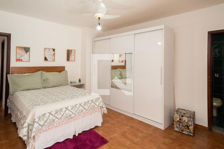 Casa à venda com 218m², 3 quartos e 2 vagasSuíte 