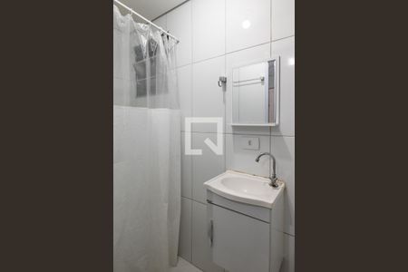 Banheiro de kitnet/studio para alugar com 1 quarto, 11m² em Aclimação, São Paulo