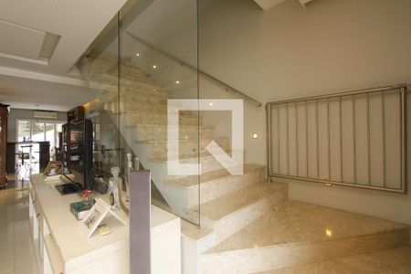 Escadas de casa à venda com 3 quartos, 280m² em Jardim Lindóia, Porto Alegre