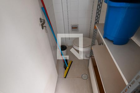 Apartamento à venda com 130m², 3 quartos e 2 vagas Apartamento à venda com 130m², 3 quartos e 2 vagasBanheiro de Serviço