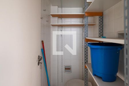 Banheiro de Serviço de apartamento para alugar com 3 quartos, 130m² em Aclimação, São Paulo