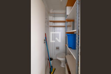 Apartamento à venda com 130m², 3 quartos e 2 vagas Apartamento à venda com 130m², 3 quartos e 2 vagasBanheiro de Serviço