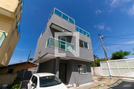 Casa à venda com 160m², 4 quartos e 2 vagas Casa à venda com 160m², 4 quartos e 2 vagasFachada