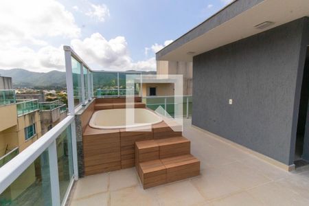 Casa à venda com 160m², 4 quartos e 2 vagas Casa à venda com 160m², 4 quartos e 2 vagasPiscina
