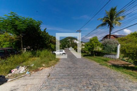 Casa à venda com 160m², 4 quartos e 2 vagas Casa à venda com 160m², 4 quartos e 2 vagasVista da Rua