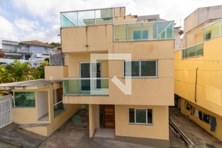 Casa à venda com 160m², 4 quartos e 2 vagas Casa à venda com 160m², 4 quartos e 2 vagasVista da Suíte 1