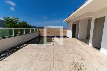 Casa à venda com 160m², 4 quartos e 2 vagas Casa à venda com 160m², 4 quartos e 2 vagasÁrea comum - Piscina