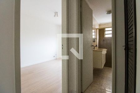 Corredor de apartamento para alugar com 2 quartos, 90m² em Água Branca, São Paulo