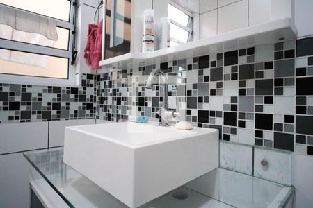 Casa à venda com 130m², 2 quartos e 2 vagas Casa à venda com 130m², 2 quartos e 2 vagasBanheiro