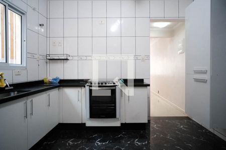 Casa à venda com 130m², 2 quartos e 2 vagas Casa à venda com 130m², 2 quartos e 2 vagasCozinha