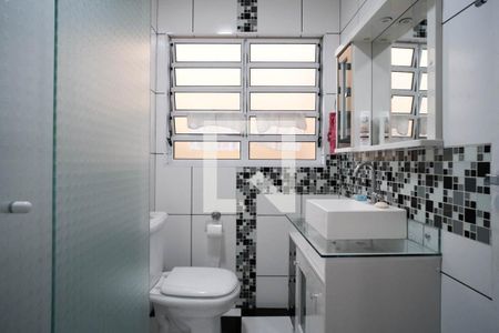 Casa à venda com 130m², 2 quartos e 2 vagas Casa à venda com 130m², 2 quartos e 2 vagasBanheiro