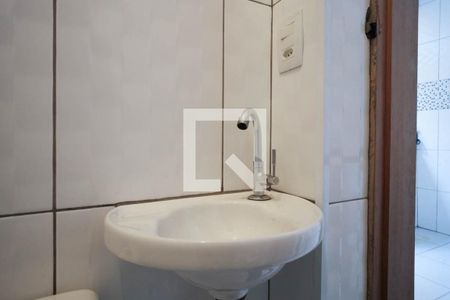 Casa à venda com 130m², 2 quartos e 2 vagas Casa à venda com 130m², 2 quartos e 2 vagasBanheiro de Serviço