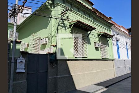 Casa à venda com 103m², 3 quartos e 1 vaga Casa à venda com 103m², 3 quartos e 1 vagaFachada