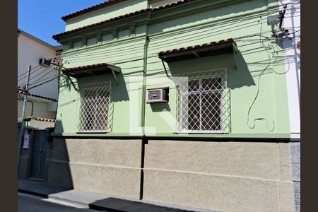 Casa à venda com 103m², 3 quartos e 1 vaga Casa à venda com 103m², 3 quartos e 1 vagaFachada