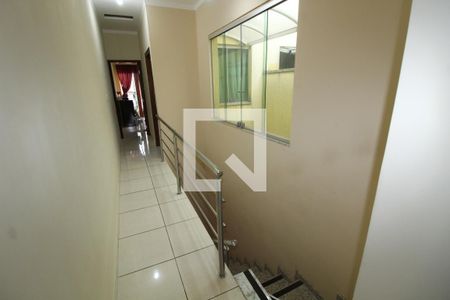 Casa à venda com 80m², 3 quartos e 2 vagasEscada