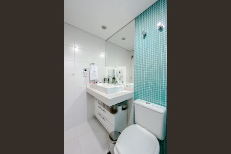 Apartamento à venda com 77m², 3 quartos e 2 vagasBanheiro da Suíte
