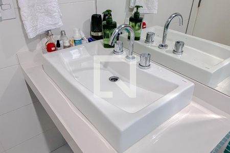 Apartamento à venda com 77m², 3 quartos e 2 vagasBanheiro da Suíte