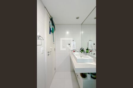 Apartamento à venda com 77m², 3 quartos e 2 vagasBanheiro da Suíte