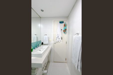 Apartamento à venda com 77m², 3 quartos e 2 vagasBanheiro