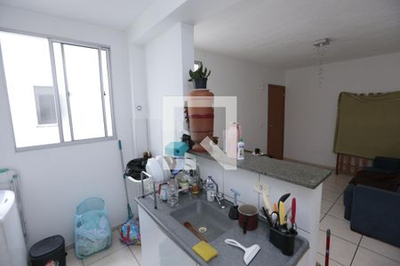 Cozinha de apartamento à venda com 2 quartos, 43m² em Califórnia, Contagem