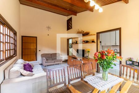 Casa à venda com 250m², 4 quartos e 3 vagasSala