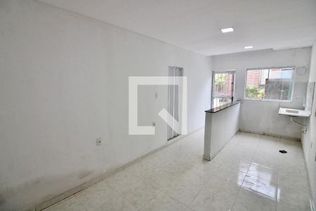 Sala de casa para alugar com 1 quarto, 60m² em Vargem Grande, Rio de Janeiro