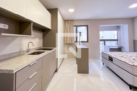 Cozinha de kitnet/studio para alugar com 1 quarto, 26m² em Moema, São Paulo