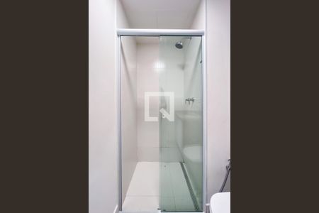 Banheiro de kitnet/studio para alugar com 1 quarto, 26m² em Moema, São Paulo