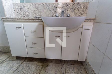 Apartamento para alugar com 150m², 4 quartos e 2 vagasArmário do Banheiro da Suíte