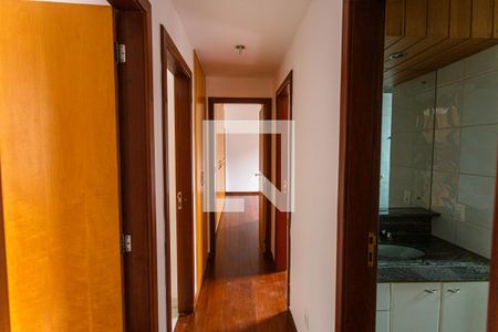 Corredor de apartamento para alugar com 4 quartos, 150m² em Anchieta, Belo Horizonte